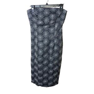 MUST‎ BUNDLE 
Gorgeous strapless dress size 6 brand Ruth vintage